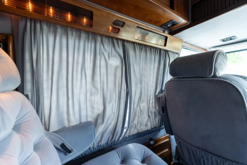 
								1991 GMC Vandura 2500 Starcraft Conversion Van full									