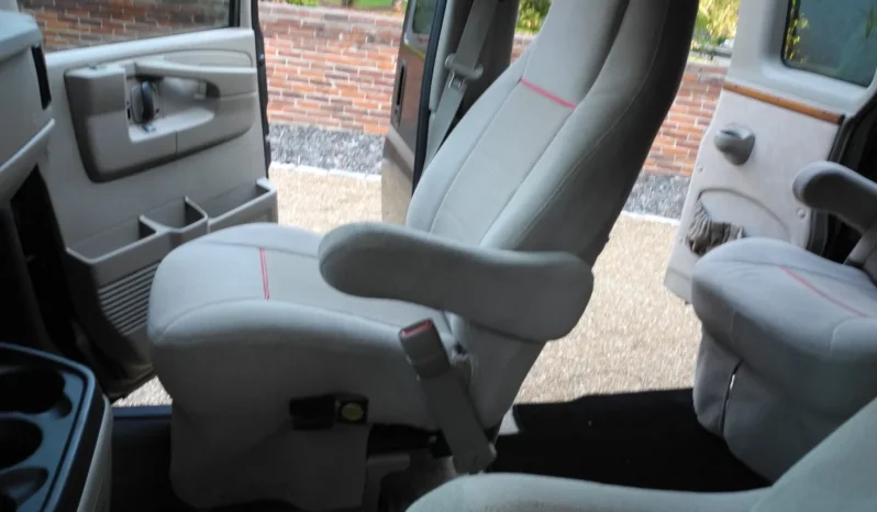 
								2003 GMC Savana G1500 Regency Conversion Van full									