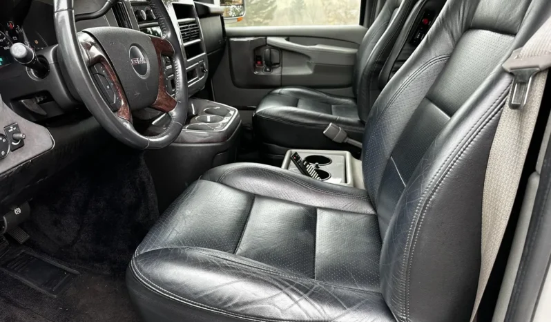 
								2008 GMC Savana 1500 AWD Conversion Van full									