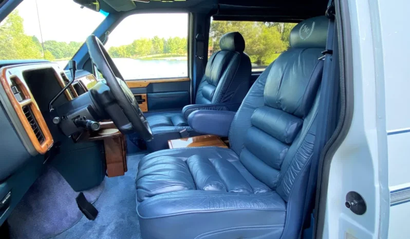 
								1995 GMC Safari AWD Conversion Van full									