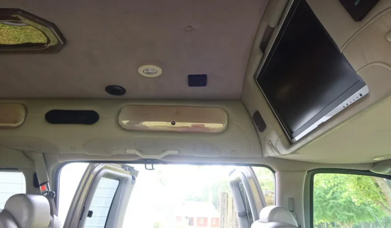 
								2004 GMC Savana 1500 Explorer Limited S Conversion Van full									