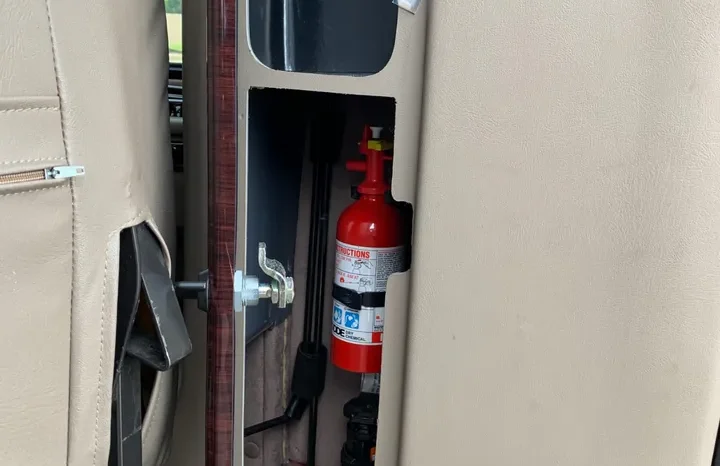 
								2001 Ford Econoline E-350 Super Duty Waldoch Conversion Van full									
