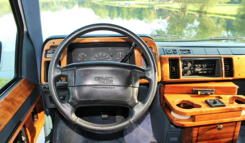 
								1995 GMC Safari AWD Conversion Van full									