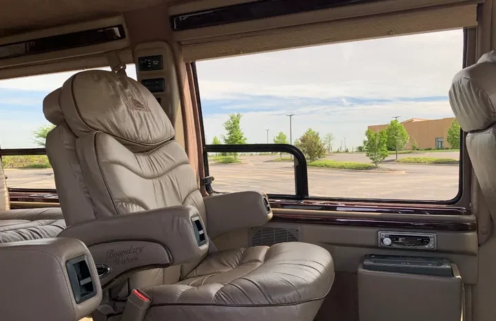 
								2001 Ford Econoline E-350 Super Duty Waldoch Conversion Van full									