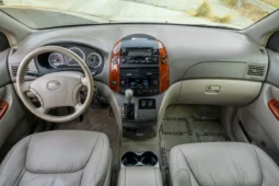 
										2004 Toyota Sienna XLE full									
