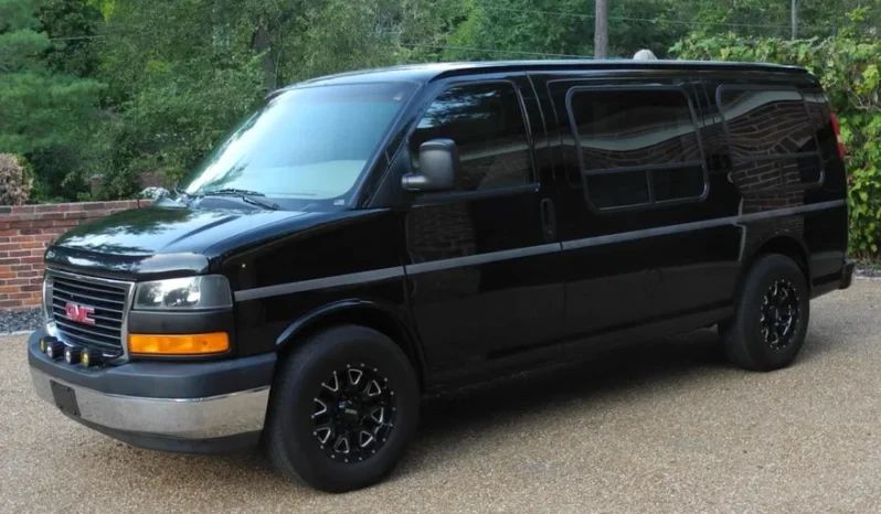 
								2003 GMC Savana G1500 Regency Conversion Van full									