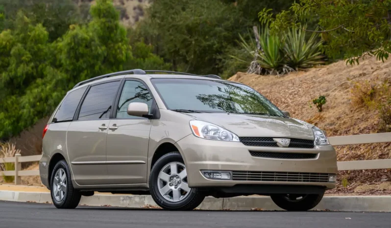 
								2004 Toyota Sienna XLE full									