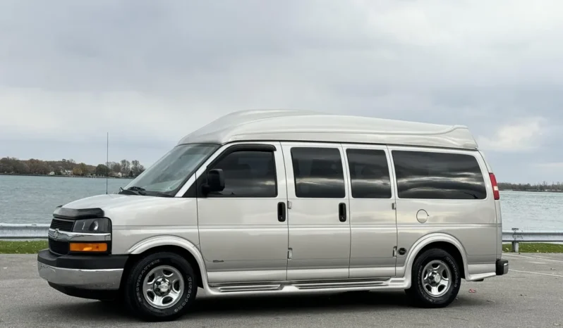 
								2006 Chevrolet Express Southern Comfort Conversion Van full									
