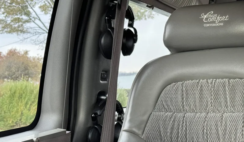
								2006 Chevrolet Express Southern Comfort Conversion Van full									
