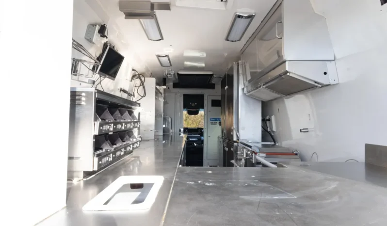 
								2021 Mercedes-Benz Sprinter 4500 Mobile Kitchen full									