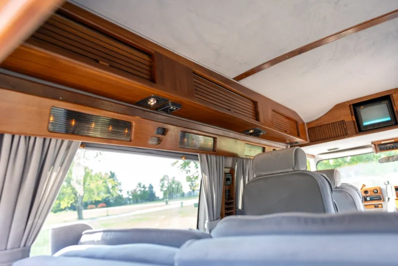 
								1991 GMC Vandura 2500 Starcraft Conversion Van full									