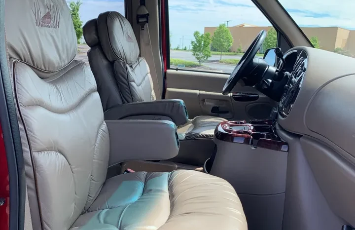 
								2001 Ford Econoline E-350 Super Duty Waldoch Conversion Van full									