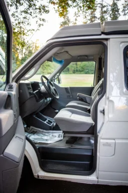 
										2001 Volkswagen EuroVan Winnebago Camper full									