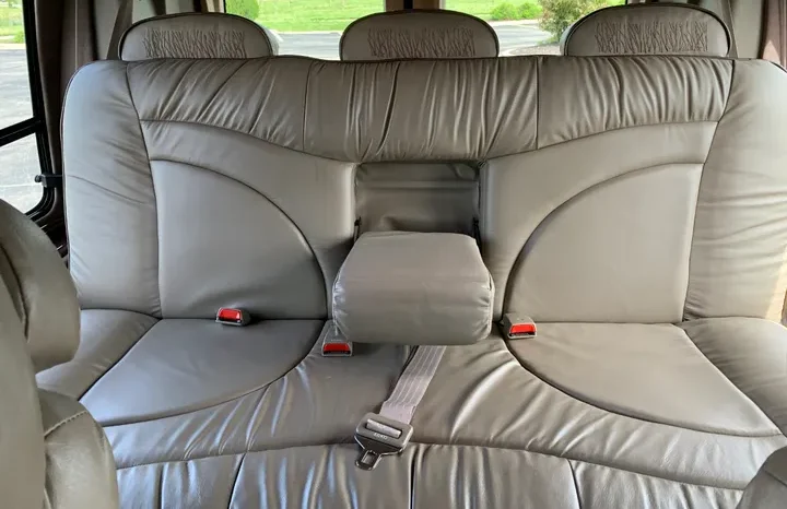 
								2001 Ford Econoline E-350 Super Duty Waldoch Conversion Van full									