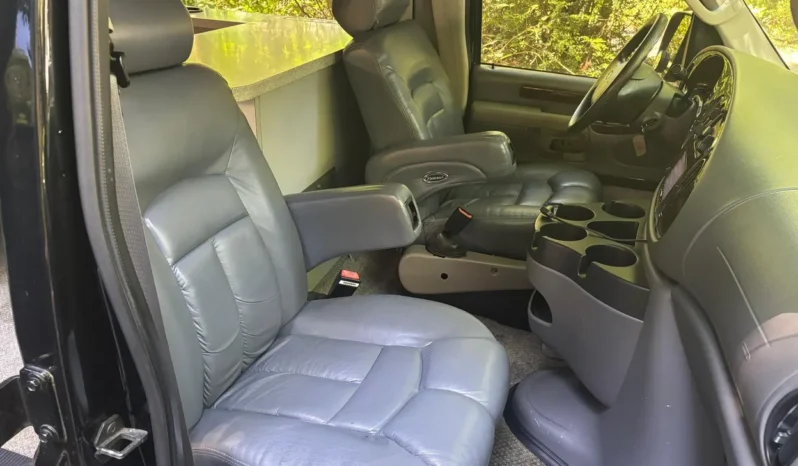 
								2007 Ford E-250 Super Duty Luxury Conversion Van full									