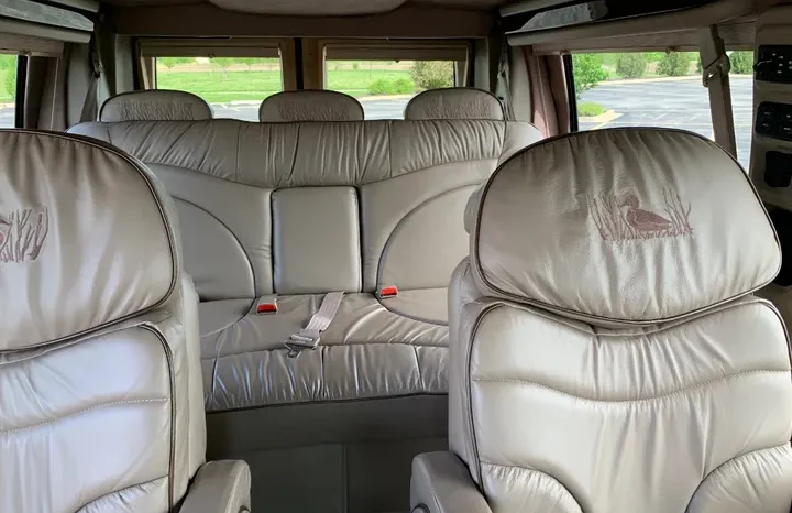 
								2001 Ford Econoline E-350 Super Duty Waldoch Conversion Van full									