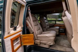 
										1994 Ford E-150 Econoline Starcraft Conversion Van full									