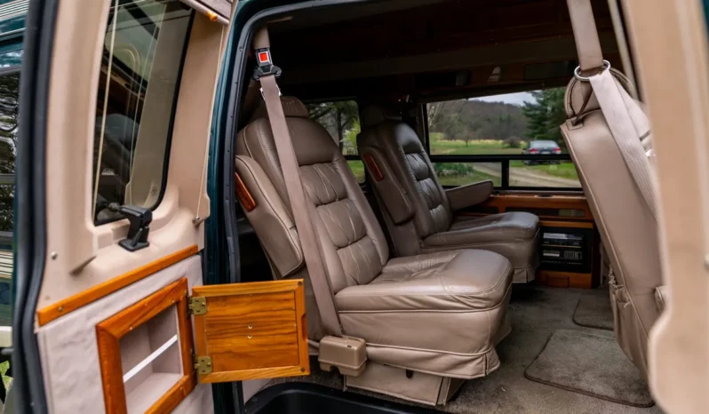 
								1994 Ford E-150 Econoline Starcraft Conversion Van full									