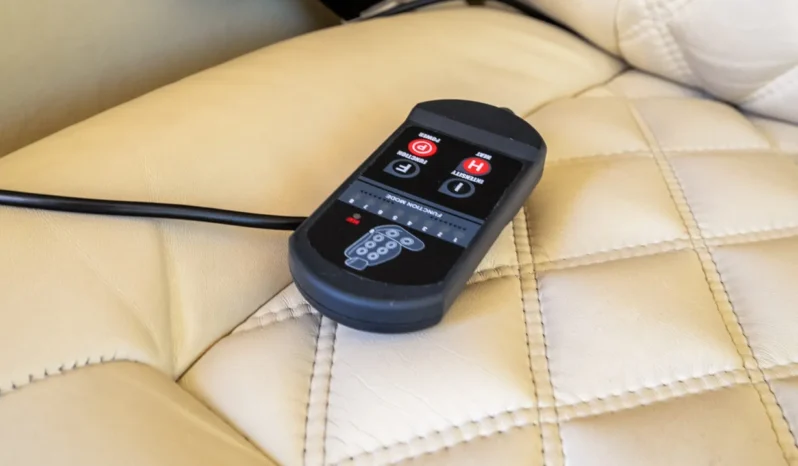 
								2012 Mercedes-Benz Sprinter 2500 Executive Coach full									