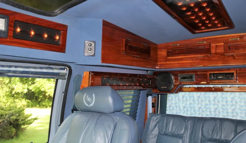 
								1995 GMC Safari AWD Conversion Van full									