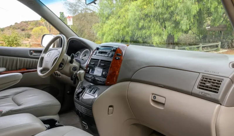 
								2004 Toyota Sienna XLE full									