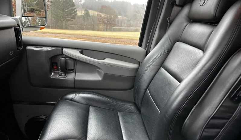 
								2008 GMC Savana 1500 AWD Conversion Van full									