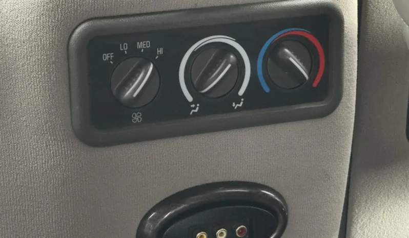 
								2006 Chevrolet Express Southern Comfort Conversion Van full									