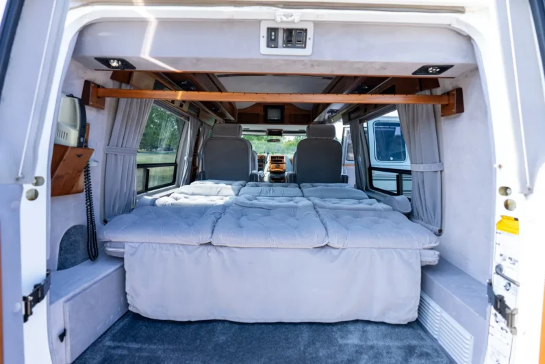 
								1991 GMC Vandura 2500 Starcraft Conversion Van full									