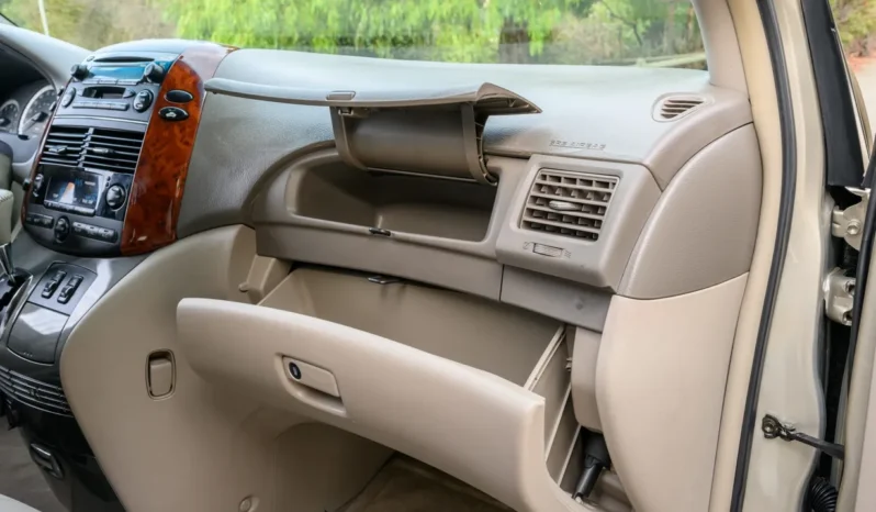 
								2004 Toyota Sienna XLE full									