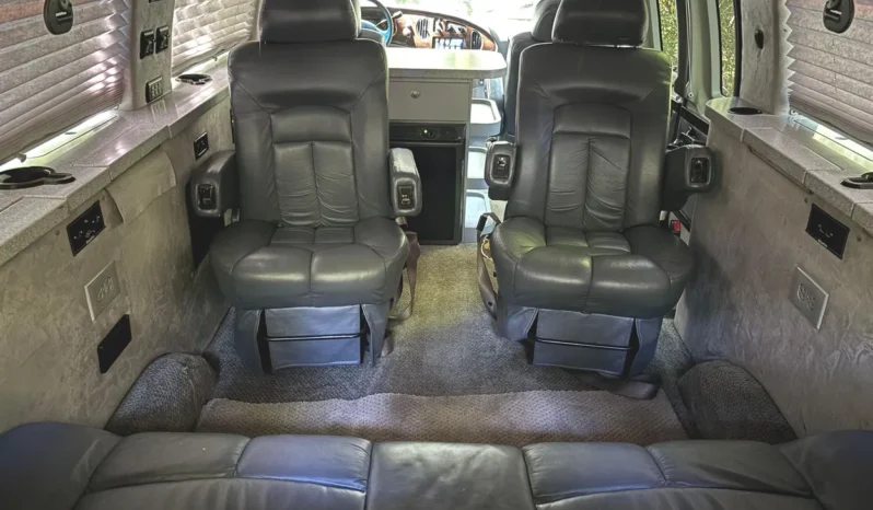 
								2007 Ford E-250 Super Duty Luxury Conversion Van full									