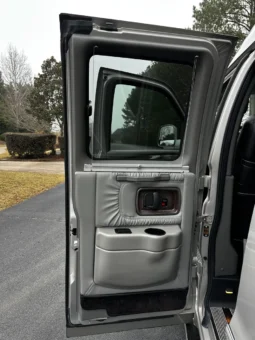 
										2008 GMC Savana 1500 AWD Conversion Van full									