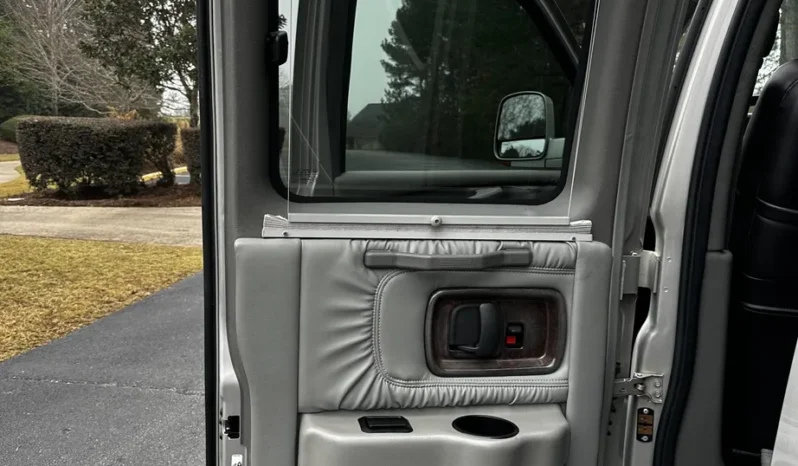 
								2008 GMC Savana 1500 AWD Conversion Van full									