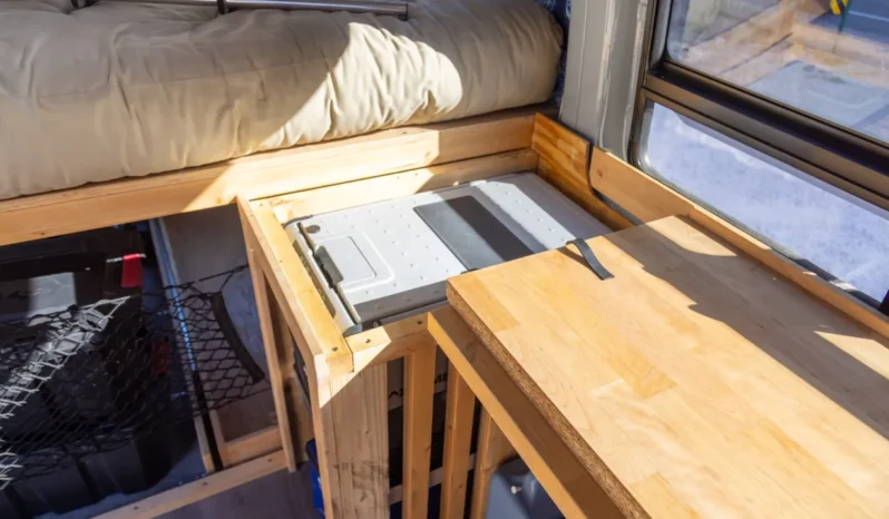 
								2018 Mercedes-Benz Sprinter Sportsmobile Camper full									