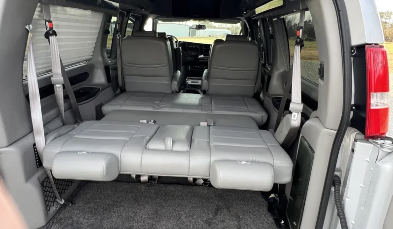 
								2010 Chevrolet Express Explorer Limited SE Conversion Van full									