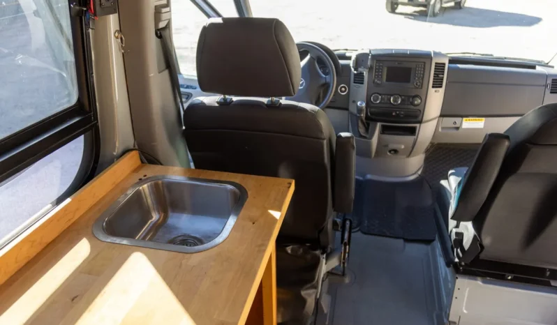 
								2018 Mercedes-Benz Sprinter Sportsmobile Camper full									