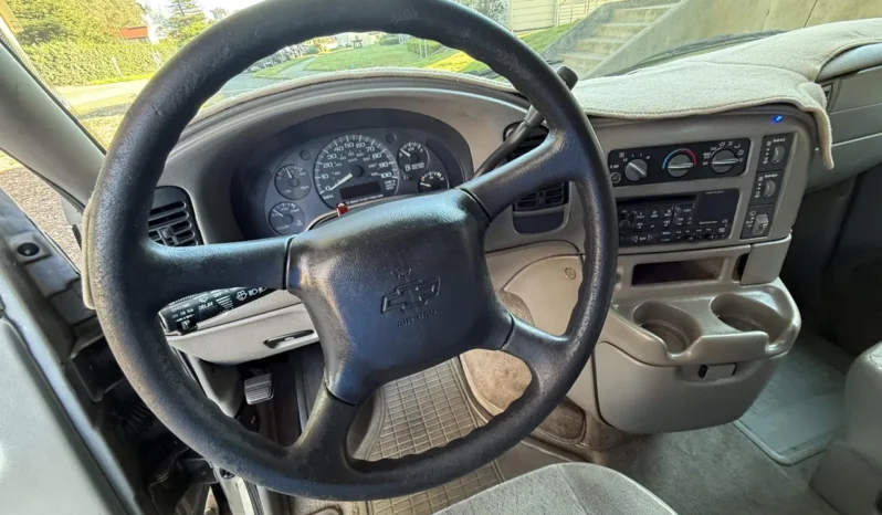 
								2003 Chevrolet Astro AWD full									