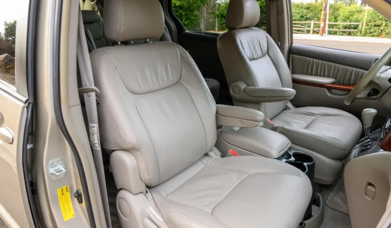 
								2004 Toyota Sienna XLE full									
