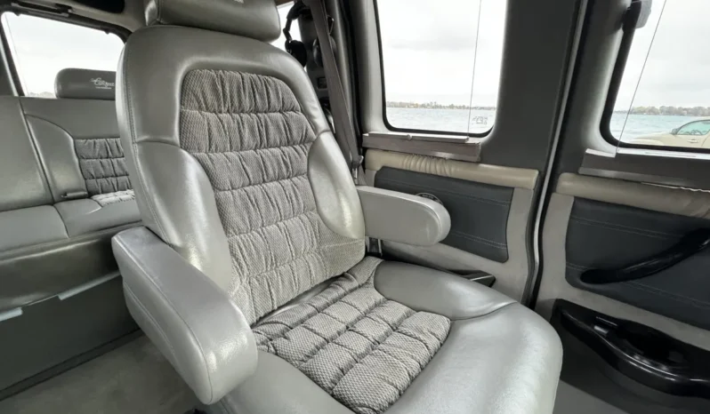 
								2006 Chevrolet Express Southern Comfort Conversion Van full									
