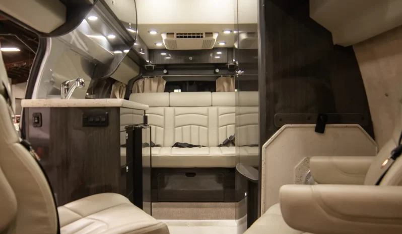 
								2010 Chevrolet Express 3500 Airstream Avenue Class B Coach full									