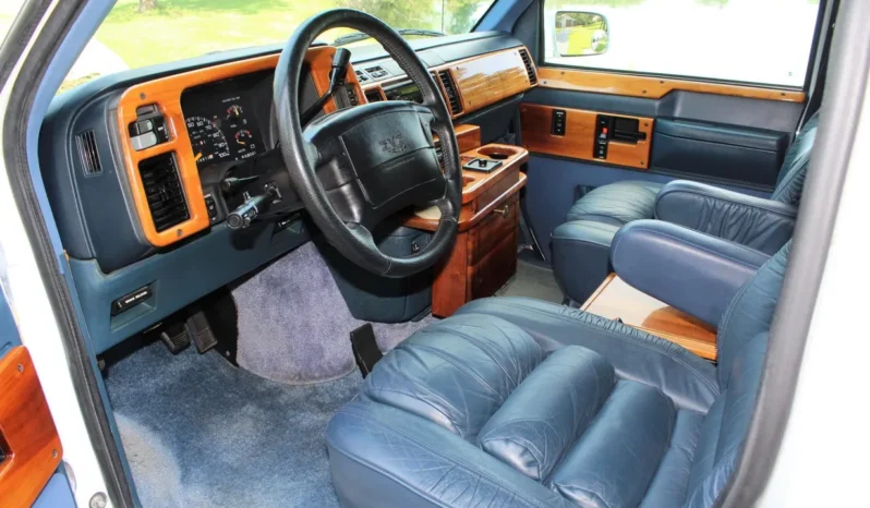 
								1995 GMC Safari AWD Conversion Van full									
