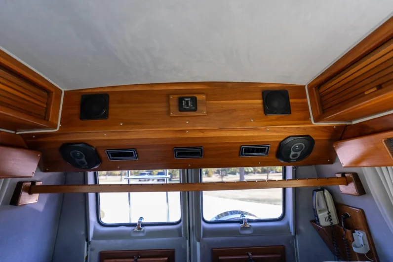
								1991 GMC Vandura 2500 Starcraft Conversion Van full									