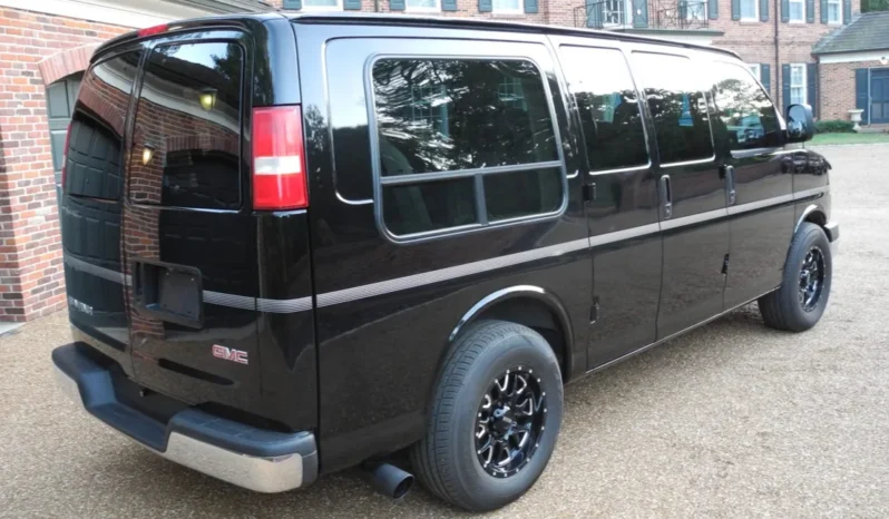 
								2003 GMC Savana G1500 Regency Conversion Van full									