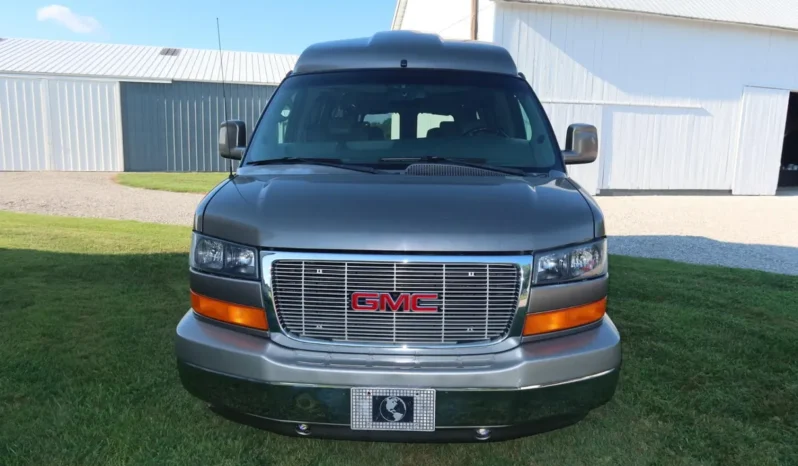 
								2004 GMC Savana 1500 Explorer Limited S Conversion Van full									