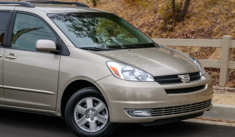
								2004 Toyota Sienna XLE full									