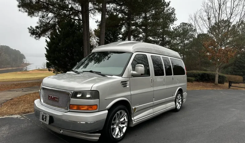 
								2008 GMC Savana 1500 AWD Conversion Van full									