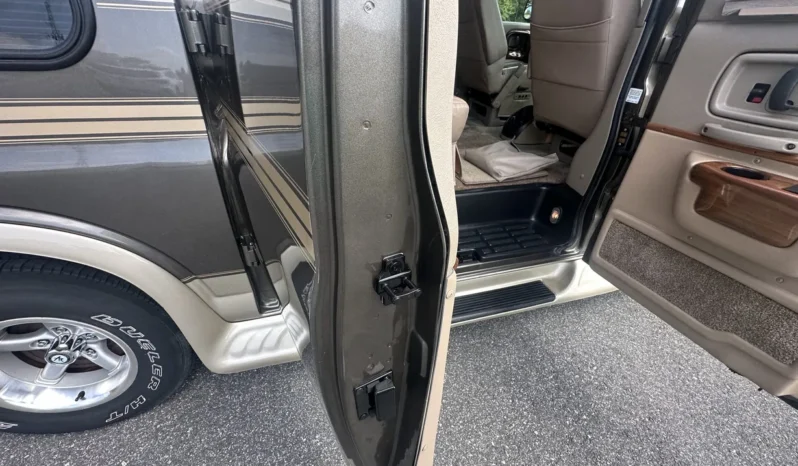 
								2002 Chevrolet Express G1500 Sherrod Conversion Van full									
