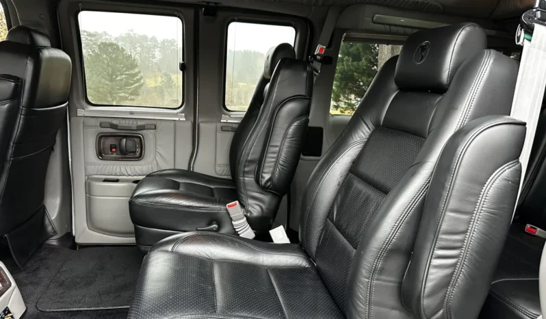 
								2008 GMC Savana 1500 AWD Conversion Van full									
