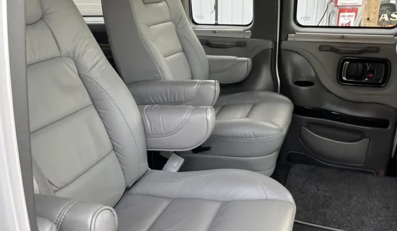 
								2010 Chevrolet Express Explorer Limited SE Conversion Van full									