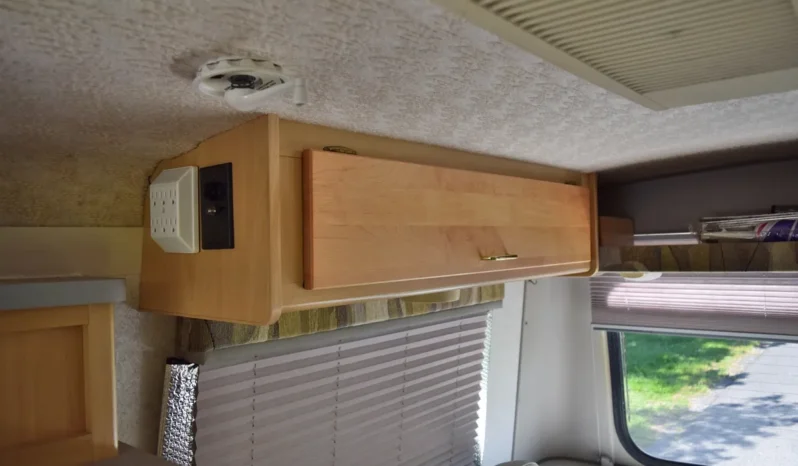 
								2001 Winnebago Rialta Volkswagen EuroVan full									