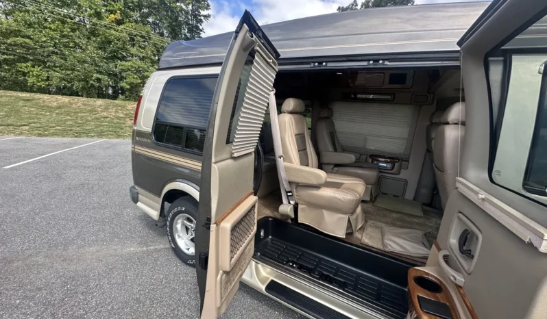 
								2002 Chevrolet Express G1500 Sherrod Conversion Van full									